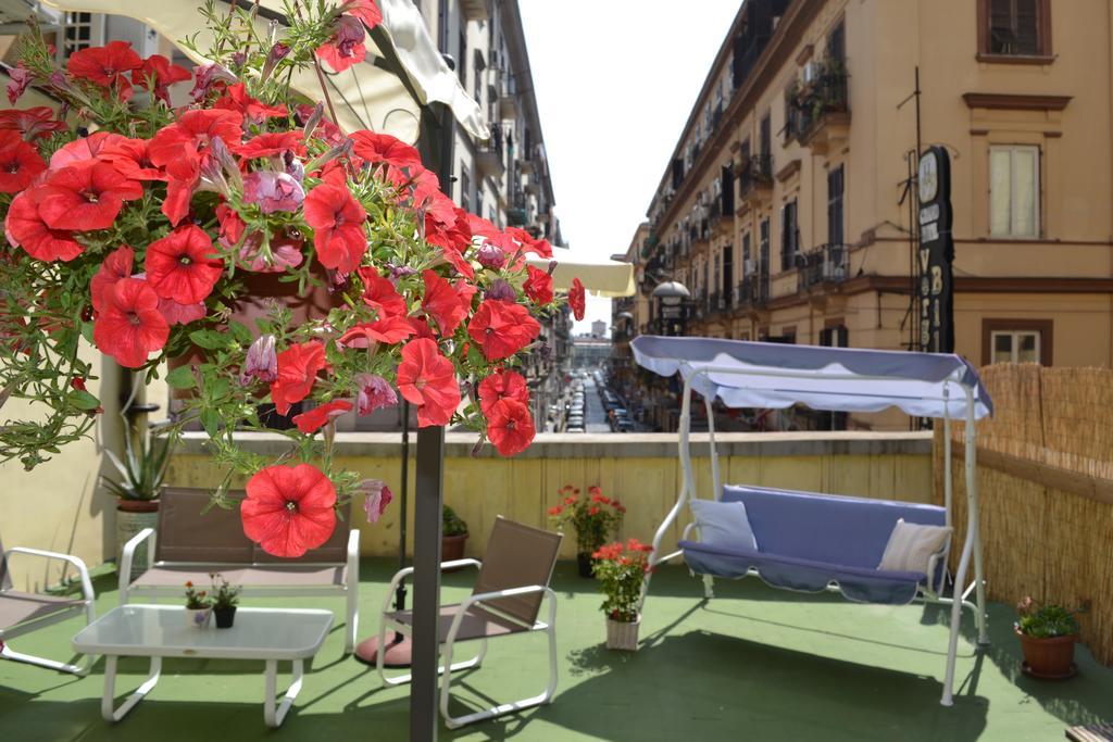 B&B Anna'S Family Terrace Napoli Bagian luar foto