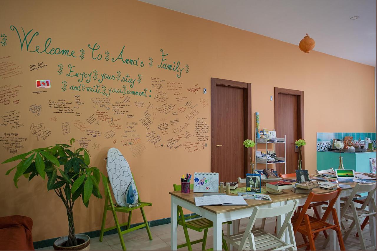 B&B Anna'S Family Terrace Napoli Bagian luar foto