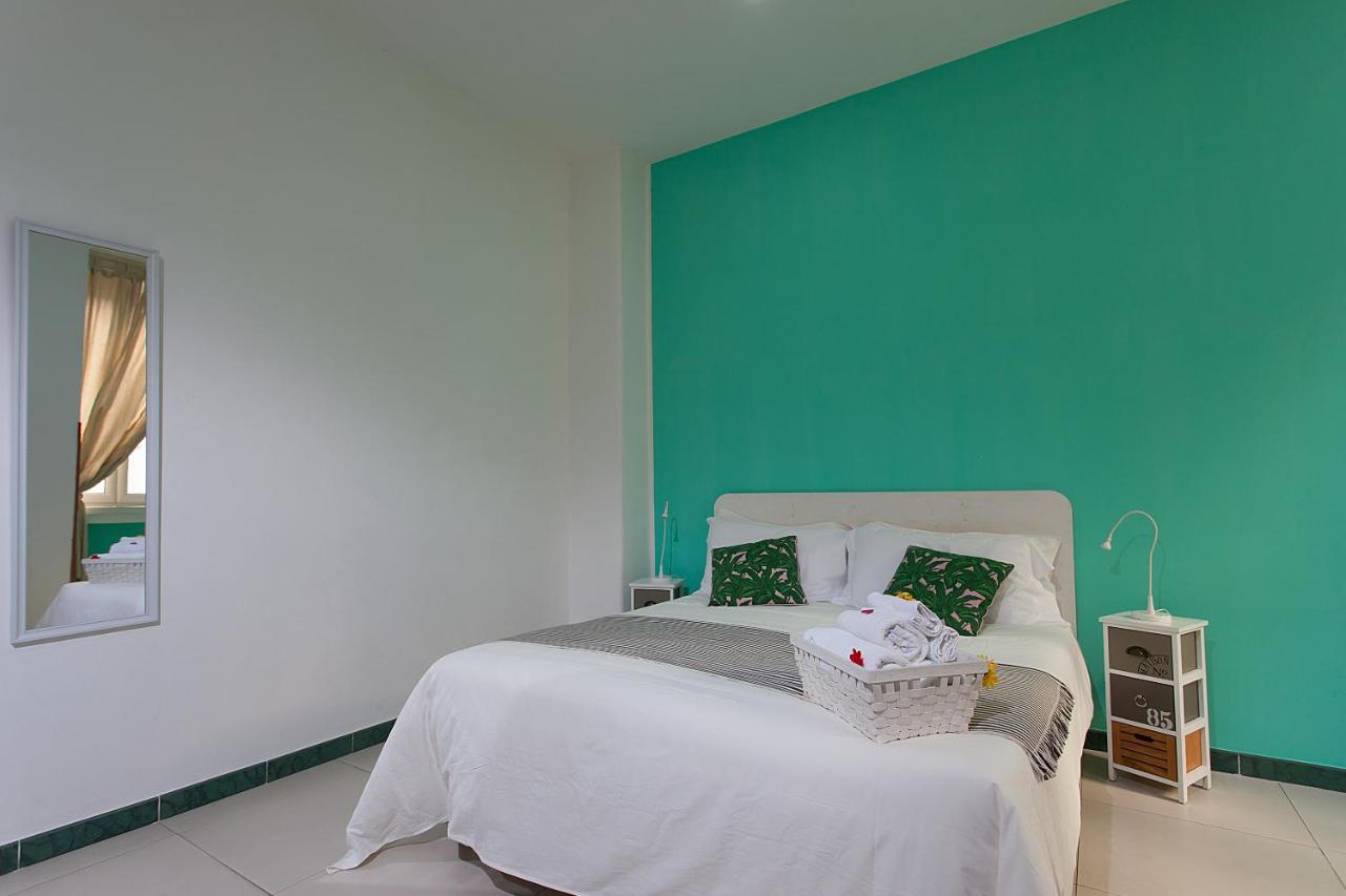 B&B Anna'S Family Terrace Napoli Bagian luar foto